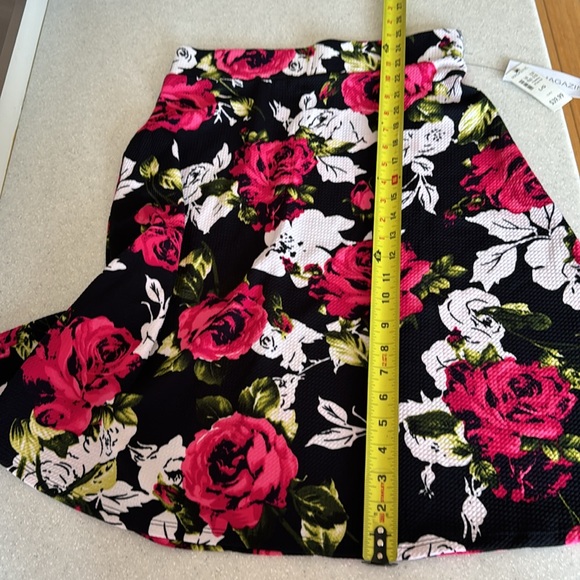 MAGAZINE skirt NWT size L - Picture 5 of 6